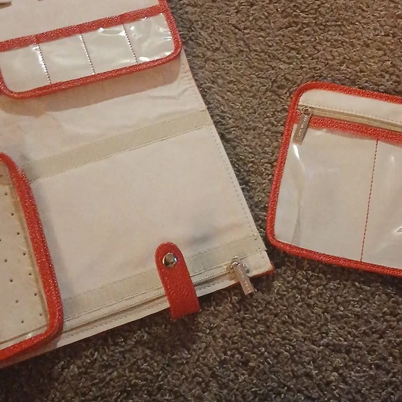 Kendra Scott Red Pebble Leather Jewelry Travel Case - Picture 14 of 16